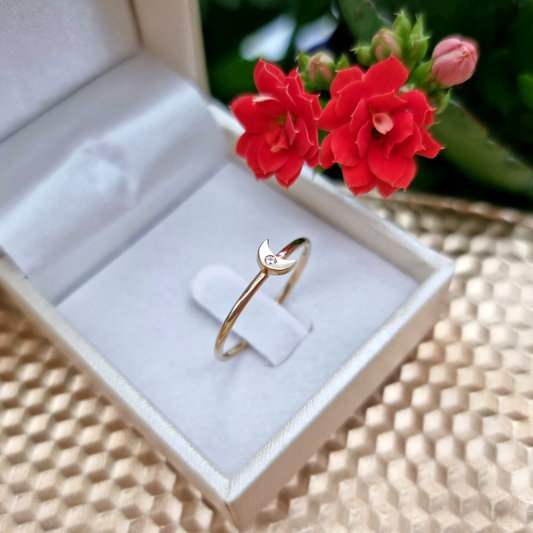 טבעת ירח זהב 14 קראט משובצת יהלום טבעי