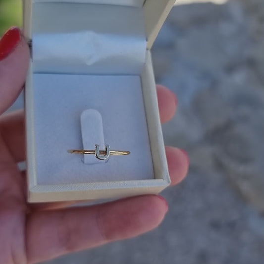 טבעת פרסה מזהב 14 קראט