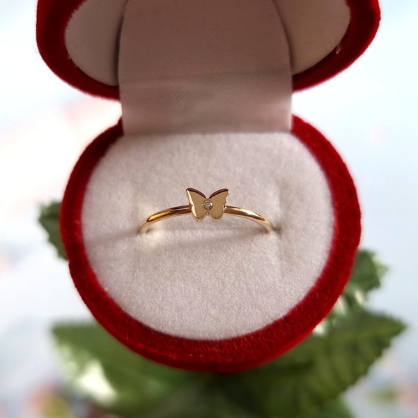 טבעת פרפר מזהב 14 קראט משובצת יהלום טבעי